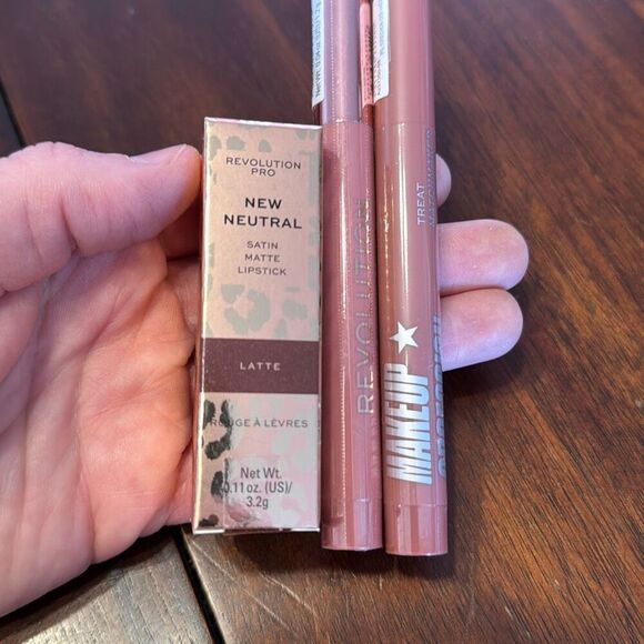 Revolution Makeup Chocolate Lip Gloss + Latte Satin Lipstick + 2 Lip Crayons - Picture 2 of 5